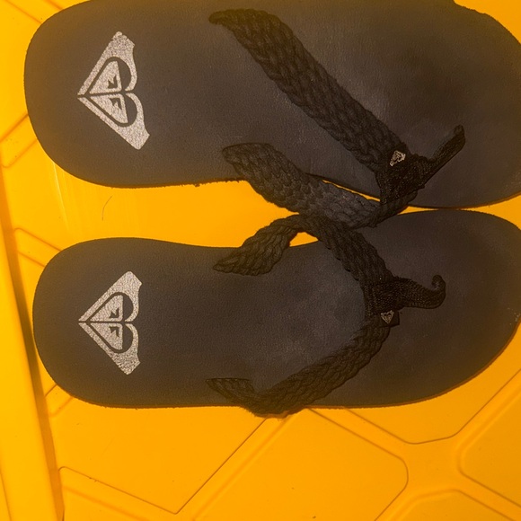 Roxy Black Sandals - Picture 1 of 6
